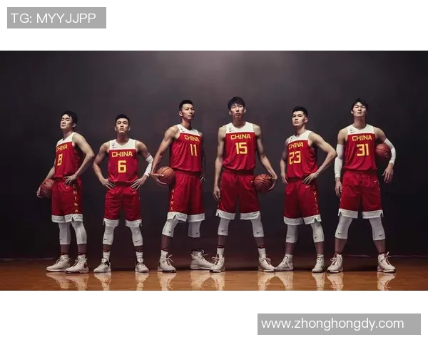 姚明在赛场上的风采瞬间捕捉与篮球艺术的完美结合