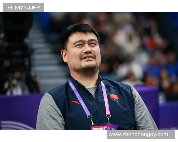 姚明在NBA的洗礼与成长之路：从中国篮球巨星到国际赛场的传奇故事