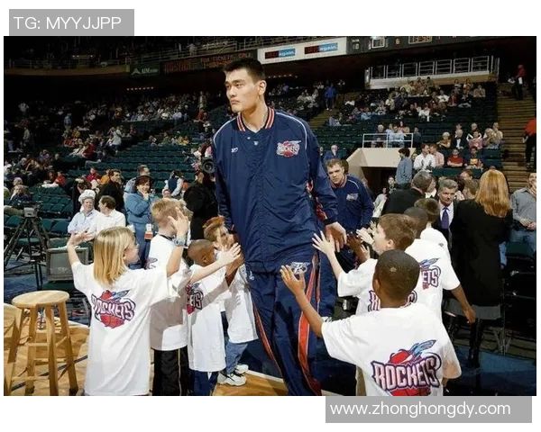 姚明在市场买菜的趣事与生活点滴分享