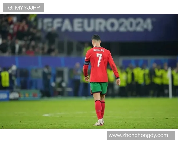 当前足球明星C罗的传奇之路与未来展望解析 当前足球明星C罗的传奇之路与未来展望解析