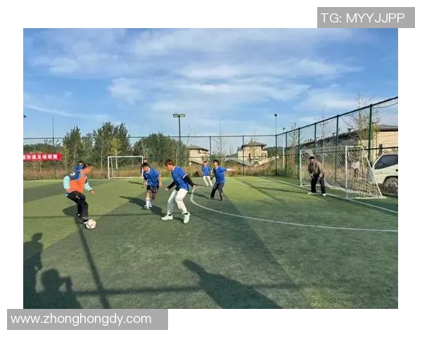 微笑的足球明星们在绿茵场上展现风采与激情的精彩瞬间