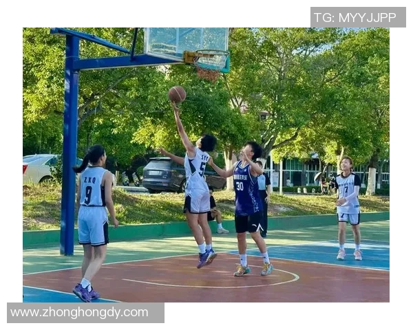 篮球明星挥洒汗水展风采拍摄篮球瞬间的精彩与激情